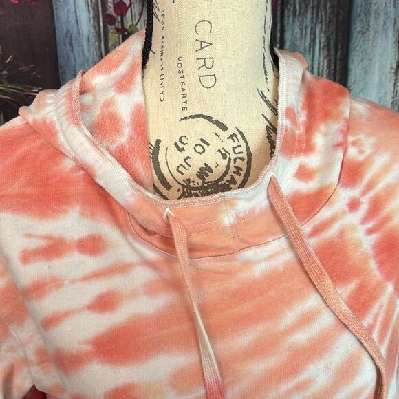 Jane and Delancey tie dye peach lounge set, size large top, size medium pants - Picture 3 of 14